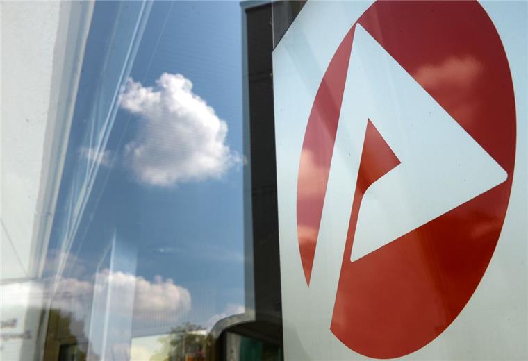 Arbeitslosenzahlen in Bremerhaven sinken auf Rekordtief Die Arbeitslosenquote in Bremerhaven ist im November auf einem Rekordtief.