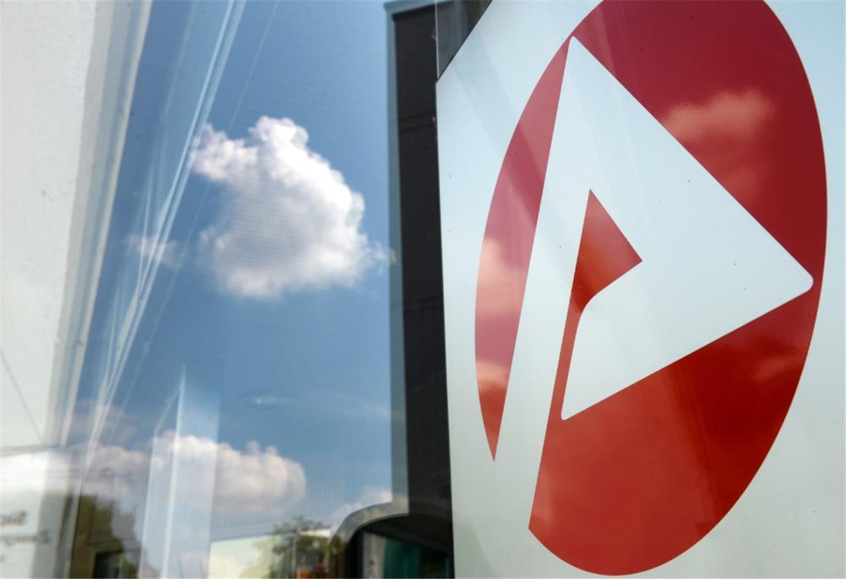 Die Arbeitslosigkeit ist im März in Bremerhaven leicht gesunken. 
