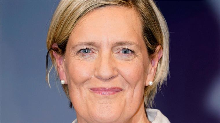 Ina Ruck ist die „Journalistin des Jahres“ Die ARD-Moskau-Korrespondentin Ina wird vom „Medium Magazin“ als „Journalistin des Jahres“ ausgezeichnet.