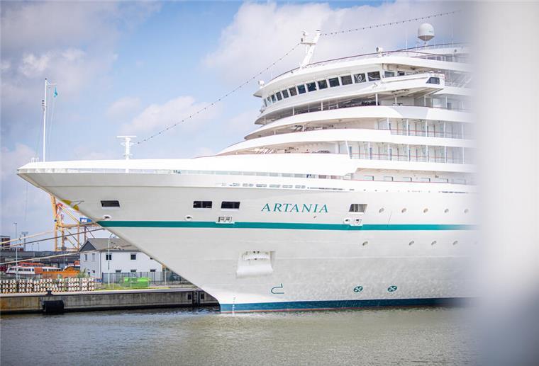 Die Artania, hier im Kaiserhafen in Bremerhaven, war am Ort eines spektakulären Rettungseinsatzes.