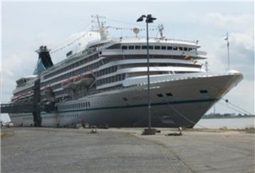 Die „Artania“ liegt am Donnerstag wieder in Bremerhaven.