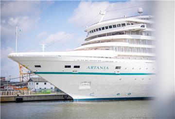 Die „Artania“ steuert regelmäßig Bremerhaven an.