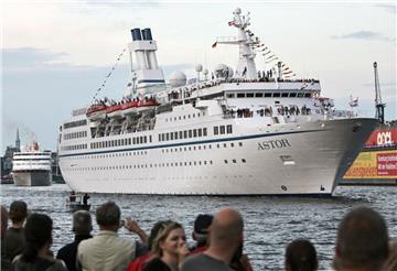 Die "Astor" liegt am Freitag in Bremerhaven.