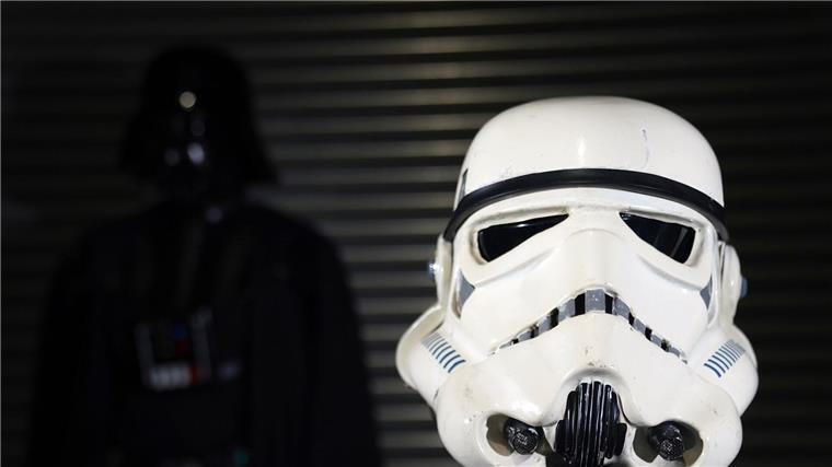 Helme aus „Star Wars“ und „Gladiator“: Auktion in London Die Auktion ist für Mitte November geplant.