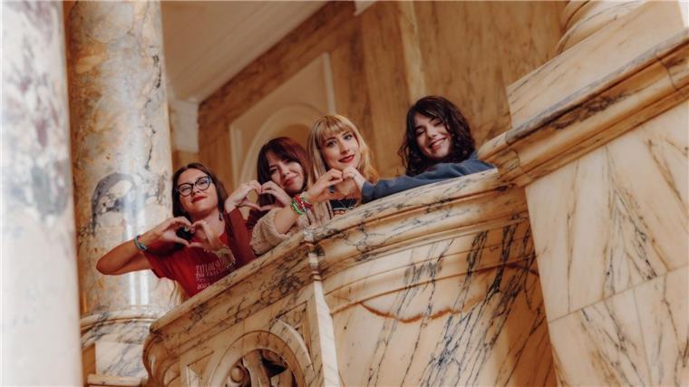 Londoner Museum engagiert Superfans von Taylor Swift Die ausgesuchten Superfans.