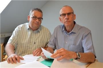 Die Ausgliederung der Abteilungen ist für Betriebsratsvorsitzenden Manfred Mahnken (rechts) und Stellvertreter Carsten Lauke eine Betriebsänderung – was einen Sozialplan nach sich zieht. Ameos sieht das anders.
