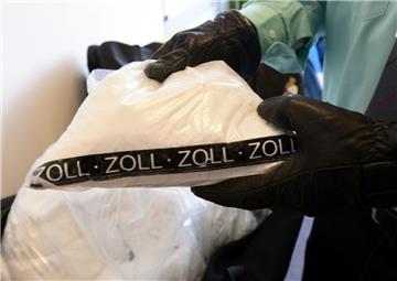 432 Kilo Kokain sollen vier Männer aus Bremerhaven und Dorum mit Kühlcontainern in den Hafen geschmuggelt haben. Unklar ist, wer welchen Anteil an den Taten hat.