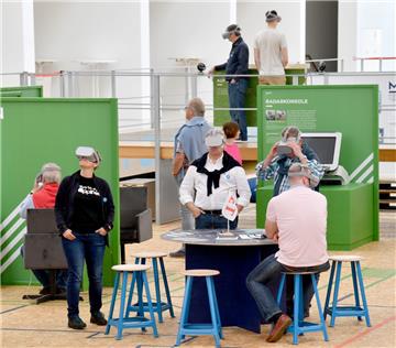 Die Ausstellung "360° Polarstern" im Deutschen Schifffahrtsmuseum ködert Hunderte Besucher an den ersten Tagen an die 3-D-Brillen.