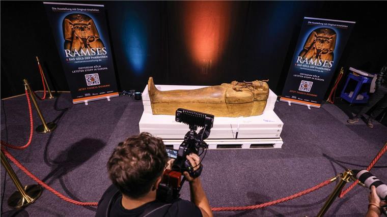 Willkommen in Deutschland: Sarg von Ramses II. enthüllt Die Ausstellung „Ramses & das Gold der Pharaonen“ macht erstmals Halt in Deutschland.