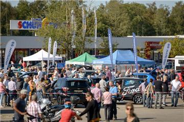 Die Automesse in Spaden hat viele Besucher angelockt. 