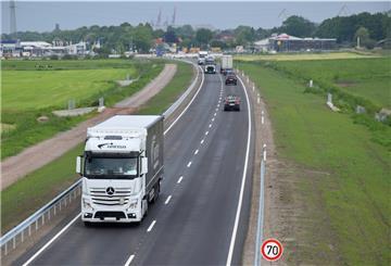 Die B211 neu ist zwar eingeweiht worden, aber noch nicht ganz fertig.