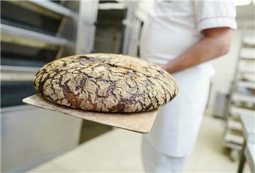 Die Bäckerei von Uwe Wiechmann und seinem Sohn Jan in Geestenseth wird in andere Hände übergeben.