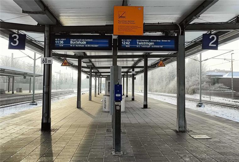 Die GDL streikt: Bremerhaven vom Regio-Verkehr abgeschnitten Die Bahnsteige am Bremerhavener Hauptbahnhof sind wie leer gefegt. Vereinzelte Züge fahren, aber in sehr großen Abständen.