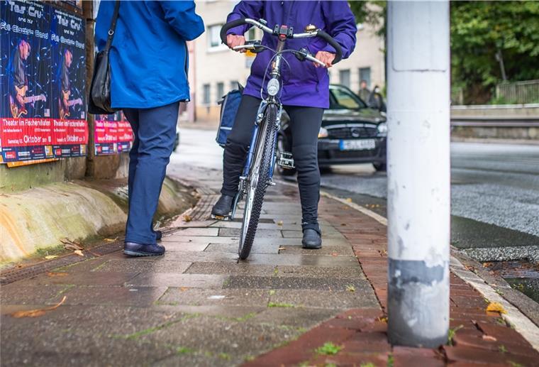 Was Bremerhavens Radlobby sich von der Politik wünscht Die Bahnunterführung in der Straße „An der Mühle“ bietet wenig Platz für sich entgegenkommende Fußgänger und Radfahrer. Interessensvertreter möchten das ändern.