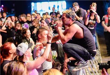 Die Band „Alex Mofa Gang“ heizte dem Publikum ordentlich ein.