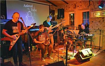 Die Band Animal Tube hat ihr erstes Studio-Album "In your Head" in Zeven vorgestellt. 