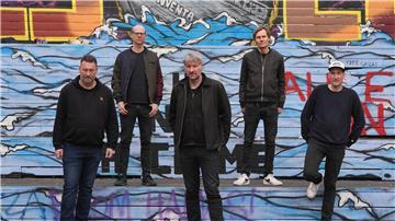 Die Band Kettcar veröffentlicht sieben Jahre nach dem letzten Studioalbum die neue Platte „Gute Laune ungerecht verteilt“.
