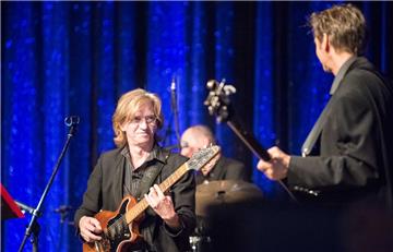 Die Band „Larry and the Handjive“ unterstützte die Teilnehmer musikalisch. Foto:...