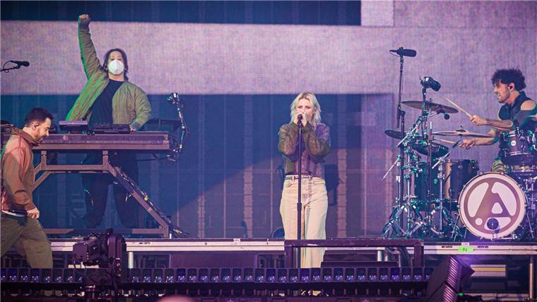 Linkin Park sind zurück – und der Sommer riecht nach Rock Die Band Linkin Park performt während ihres Konzerts im Rahmen ihrer „From Zero World Tour 2025“ auf der Bühne in der Heinz-von-Heiden-Arena.