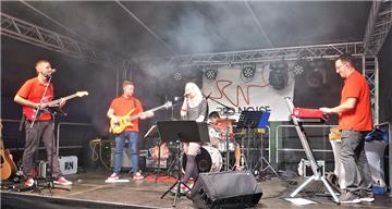 Die Band &quot;Red Noise&quot; aus Bremerhaven kam beim Publikum gut an.   Foto ...