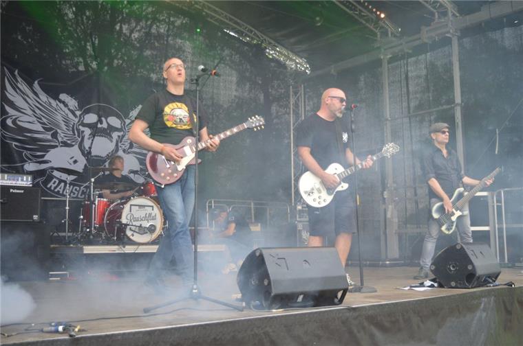 Die Band Rauschflut aus Gnarrenburg spielte unter anderem beim "Mans World Festival" in Wistedt bei Zeven.