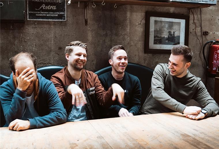 Bremerhaven: Zwölf Kneipen machen bei der Langen Bandnacht mit Die Band Von Grambusch aus Bremen spielt ihren Akustik-Pop-Punk im Yesterday.