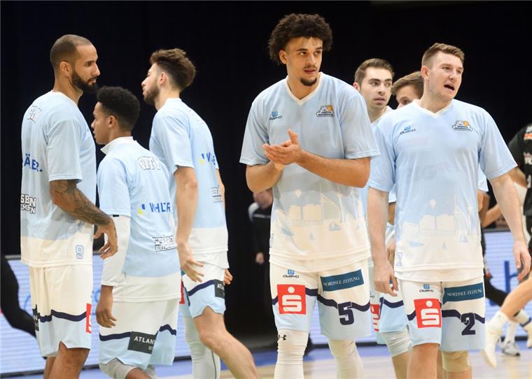 Die Basketball-Profis der Eisbären Bremerhaven sind viermal in Folge auswärts gefordert. Das nächste Heimspiel findet erst am 14. Dezember statt. 