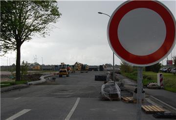 Die Bauarbeiten an der B 212 - hier ein Blick von der Weserstraße - verzögern sich erneut. Die Vollsperrung dauert bis Ende des Monats.