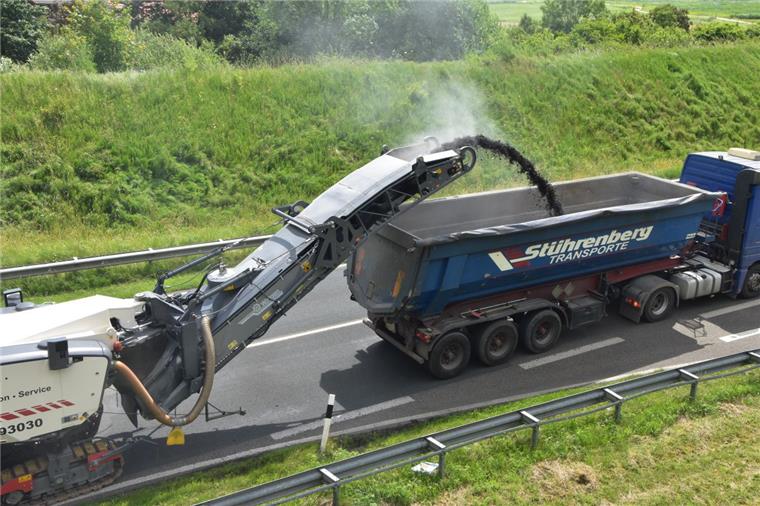 Sperrung der B212: Umwege für Pendler und Touristen Die Bauarbeiten an der B212 zwischen Havendorfer Chausee und Großensieler Straße haben heute begonnen. Pendler aus der gesamten Region müssen mehr Zeit und Strecke einplanen.