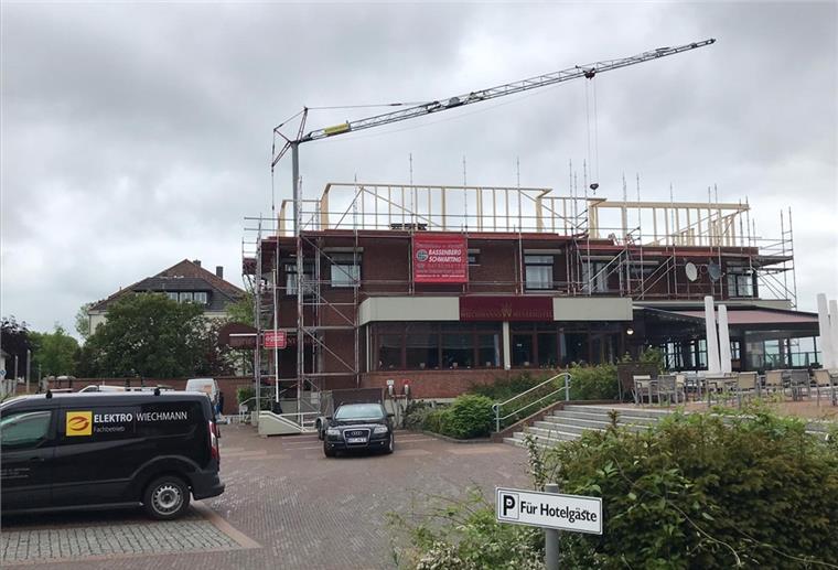 Das Weserhotel wächst in die Höhe Die Bauarbeiten zur Erweiterung des Weserhotels haben begonnen.