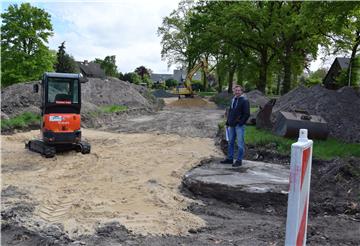 Die Baustelle an der Dorfstraße in Seedorf: Hier entsteht auf einer ehemaligen Weide gegenüber des Kindergartens jetzt eine Busfahrspur.