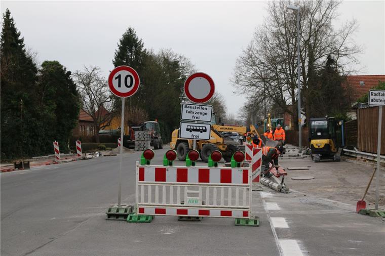 B212 in Nordenham: Baustelle wird noch diesen Nachmittag aufgehoben Die Baustelle soll noch an diesem Freitag aufgehoben werden.