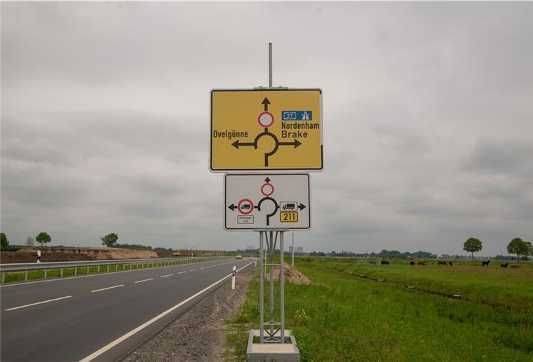 Die Baustellen- und Umleitungsschilder verschwinden nun endgültig: Die Ampelanlage an der Kreuzung B212/Weserstraße/B211 wird morgen fertig.