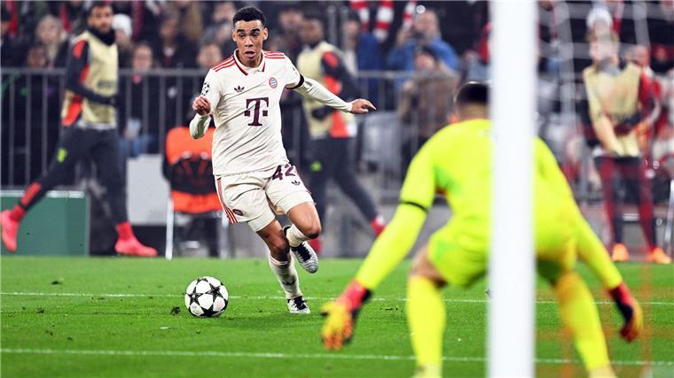 Musiala köpft Bayern zum Arbeitssieg: „Manchmal reicht 1:0“ Die Bayern, hier Jamal Musiala (l), rannten immer wieder an auf das Tor von Benfica-Schlussmann Anatolij Trubin.