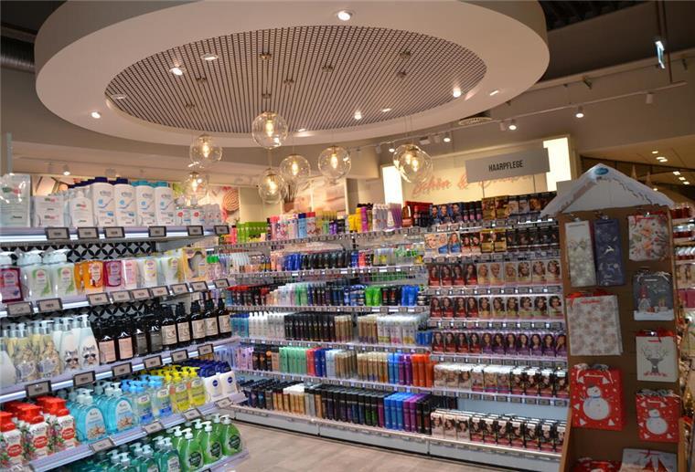 Neueröffnung Edeka Center Holling in Langen Die Beauty-Abteilung bei Edeka-Holling macht ihrem Namen alle Ehre.