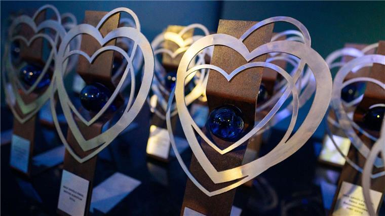 „Ungeduld des Herzens“ siegt bei Filmfestival Max Ophüls Die begehrten Trophäen des Filmfestivals Max Ophüls Preis wechselten am Samstagabend in Saarbrücken den Besitzer: Zusätzlich zu den Statuen gab es 19 Preise mit einer Gesamtdotierung von knapp 130.000 Euro.