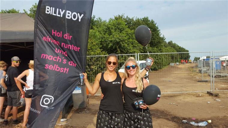 Die beiden "Billy Boy"-Werbefrauen sind aber richtig niedlich - und haben viel Erfahrung.