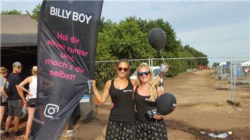 Die beiden "Billy Boy"-Werbefrauen sind aber richtig niedlich - und haben viel Erfahrung.