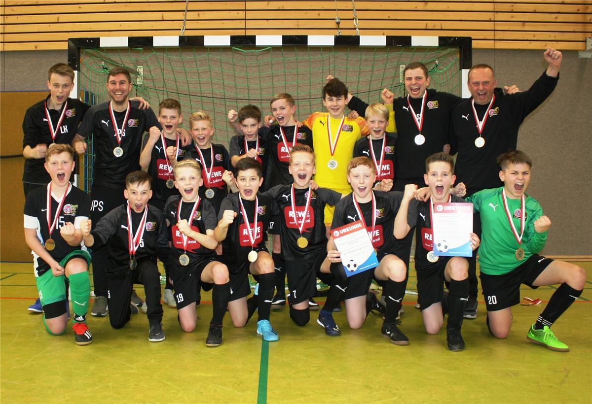 Doppelerfolg für U13 des JFV A/O/Heeslingen Die beiden U13-Teams des JFV A/O/Heeslingen freuen sich gemeinsam über die ersten zwei Plätze bei den Futsal-Kreismeisterschaften.