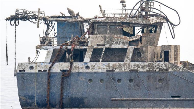Komplizierte Bergung der „Verity“ aus der Nordsee beendet Die beiden Wrackteile des gesunkenen Frachters „Verity“ sind geborgen worden. Für die Bergung wurde das Schiff unter Wasser in zwei Teile geschnitten.