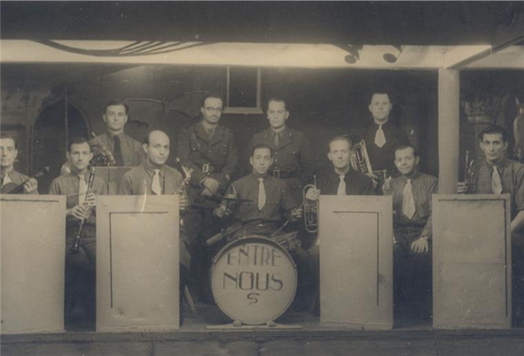 Themenrundgang: Kultur im Kriegsgefangenenlager Sandbostel Die belgische Jazzband "Entre Nous" im Kriegsgefangenenlager Sandbostel.