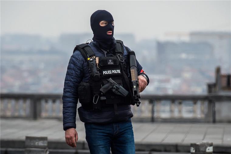 Wie Belgien nach Terroristen fahndet Die belgischen Ermittler stehen unter Druck: Noch sind Terrorverdächtige auf freiem Fuß und im Vorfeld scheint es auch Pannen gegeben zu haben.