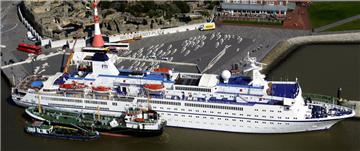 Die "Berlin" (hier eine Aufnahme aus 2015 von der Seebäderkaje) liegt aktuell in Bremerhaven an der Columbuskaje.