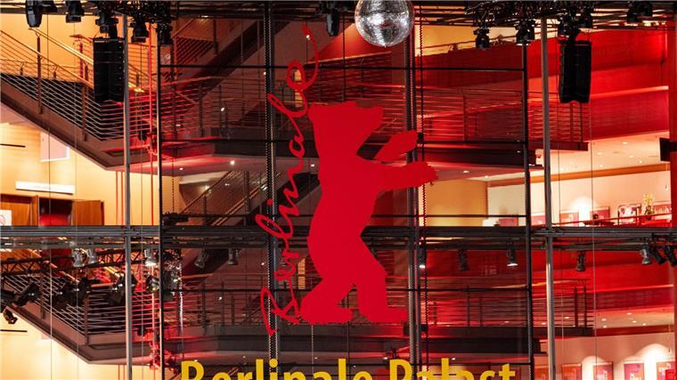 Berlinale gestartet: Prunk und Protest bei Eröffnung Die Berlinale zählt neben Cannes und Venedig zu den großen Filmfestivals der Welt.