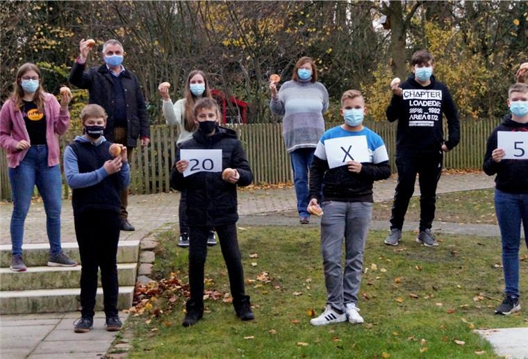 Evangelische Jugend Selsingen: Berliner-Aktion trotz Corona Die Berliner-Aktion der Selsinger Kirchengemeinde muss in der Corona-Pandemie unter anderen Vorzeichen stattfinden, unter anderem mit einer Verlosung des süßen Gebäcks unter Spendern für den guten Zweck.