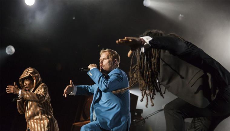 Die Headliner: So waren die Auftritte von Seeed und den Beginnern Die Berliner Dancehall-Truppe Seeed spielt am Samstagabend beim Deichbrand.