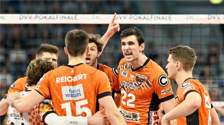 BR Volleys gewinnen dank Hanes Final-Krimi gegen Düren Die Berliner standen kurz vor der Niederlage.