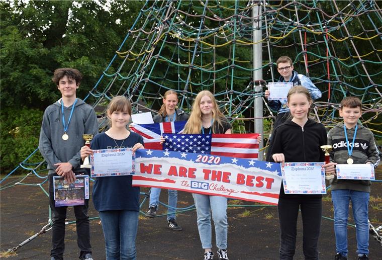 Meisterhafte englische Sprachkenntnisse Die Besten ihrer Klassenstufen beim Englisch-Wettbewerb The Big Challenge erhielten Urkunden und Preise. Von links: Matteo Buhrmann, Anna Laverenz, Lasse Solbrig, Emma Jessen, Etienne Felko, Freda Oellrich und Finn Meljes.