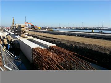 Die Betonarbeiten an der Westkaje in Bremerhaven sind weitgehend abgeschlossen.