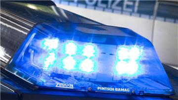 Ein Blaulicht auf dem Dach eines Polizeiwagens.